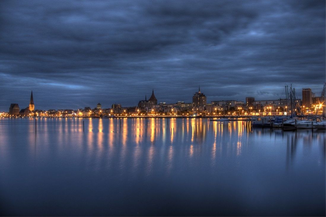 Hamburg bei Dämmerung